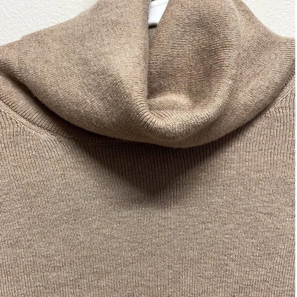 Aritzia Rebecca Crop Sweater - Picture 10 of 11